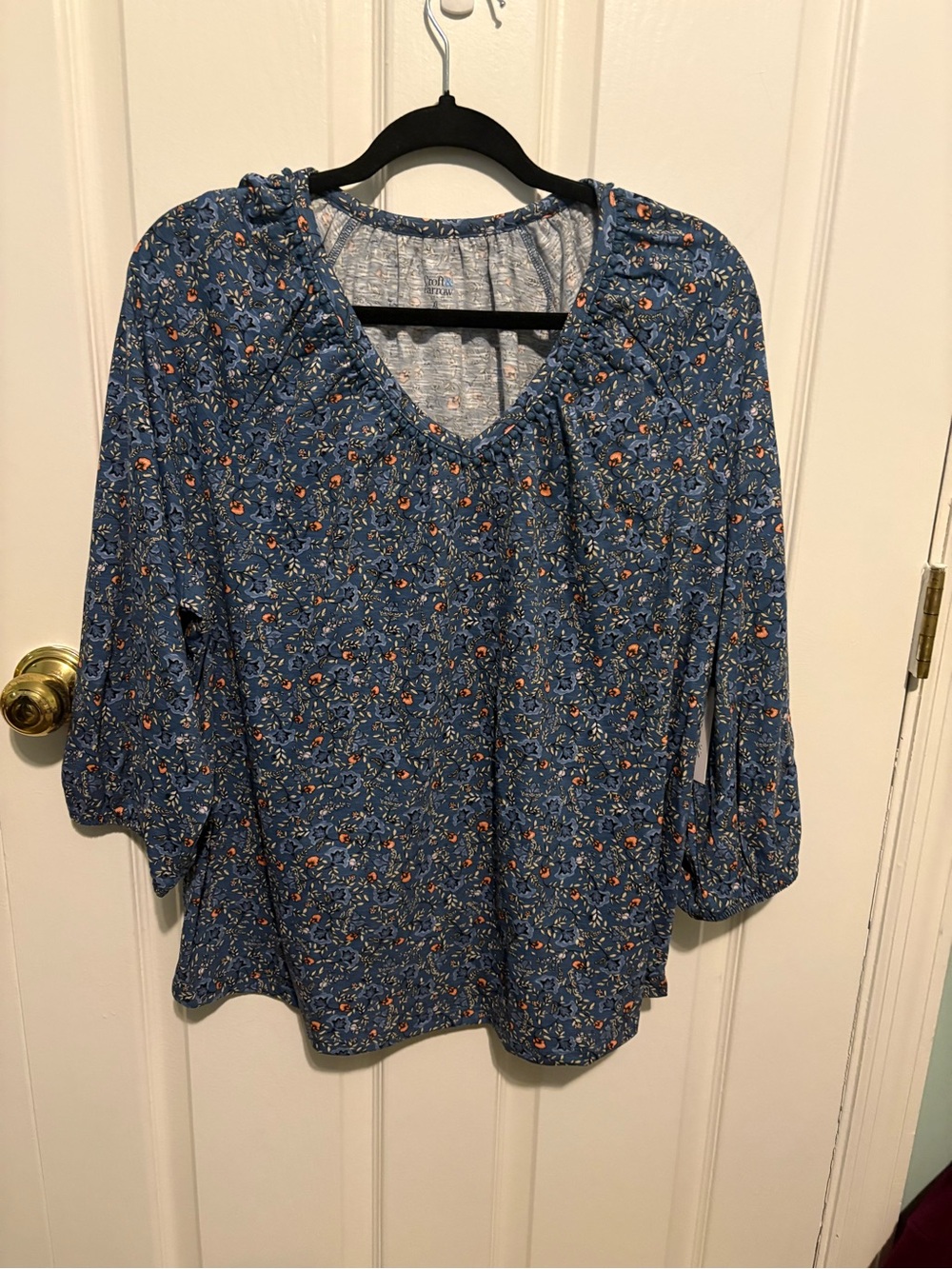 Kohl's Blue Floral V-Neck Puff Sleeve Top